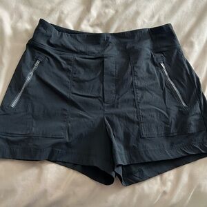Athleta Trekkie North Mid rise shorts